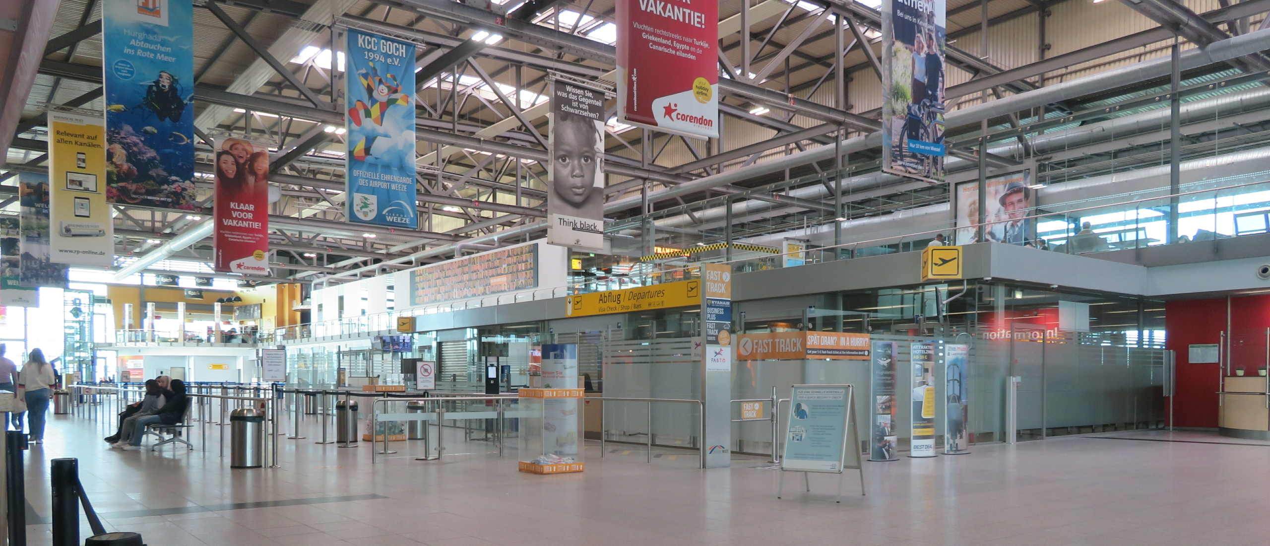 airport-weeze-terminal