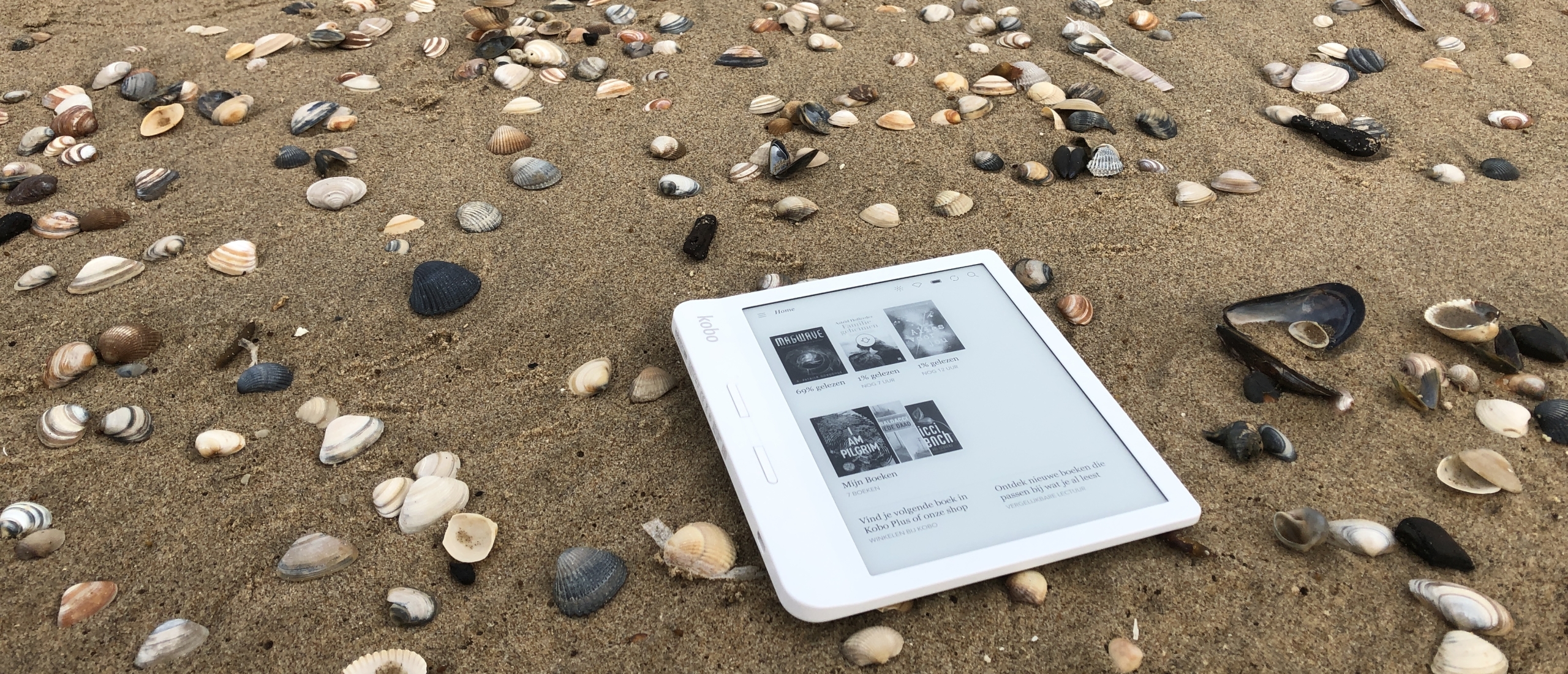 beste-e-reader-voor-op-reis-kobra-libra-strand