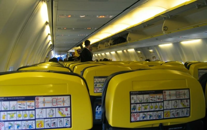 beste-nekkussen-vliegtuig-ryanair-handbagage