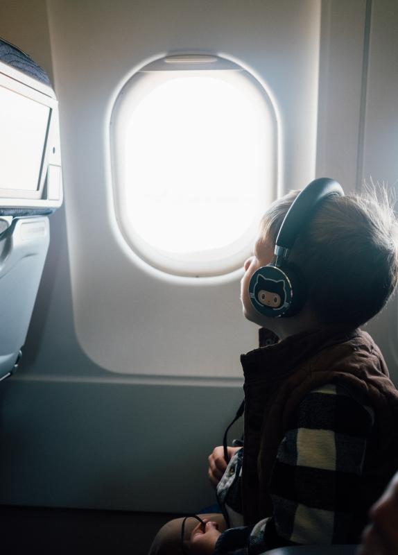 beste-noise-cancelling-headphones-voor-in-het-vliegtuig-kinderen