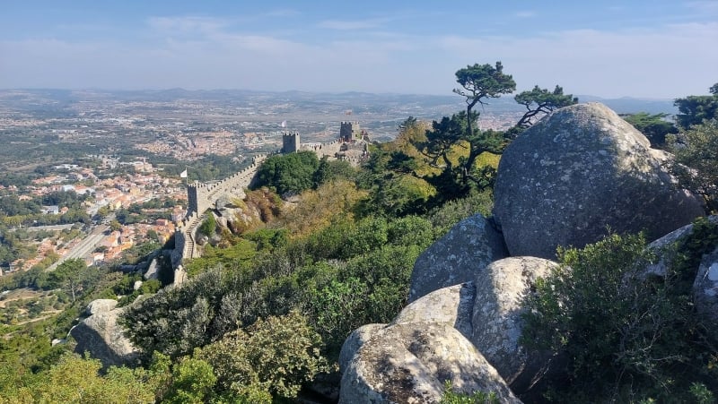 bezienswaardigheden-sintra-castelo-dos-mouros-uitzicht