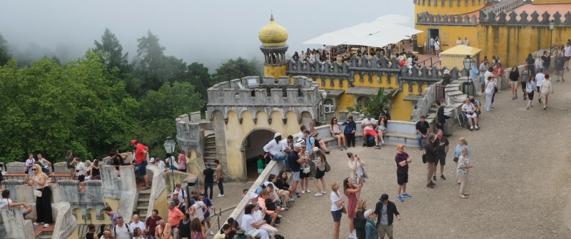 bezienswaardigheden-sintra-pena-paleis-veel-toeristen