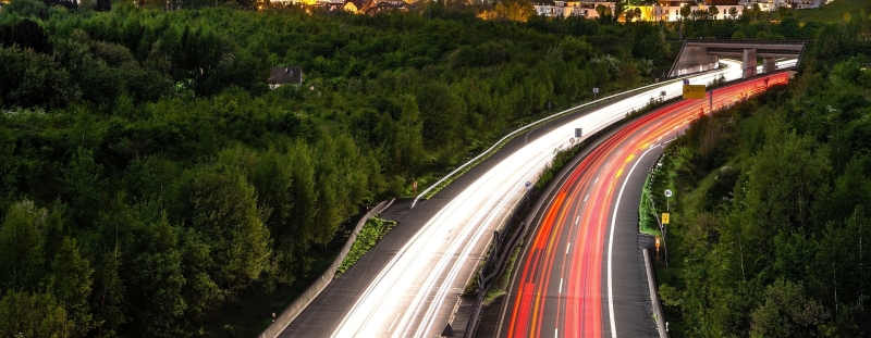 goedkoper-vliegen-vanaf-duitsland-snelweg-dortmund-airport