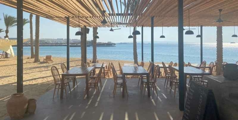herfstvakantie-zonnige-bestemmingen-hurghada-sindbad-club-hotel-strand