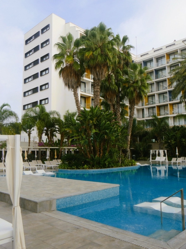 hotel-aqua-silhouette-in-malgrat-de-mar-zwembad