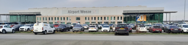 parkeerplaats-p1-dicht-bij-de-terminal-van-weeze-airport