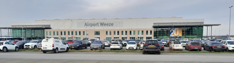 parkeerplaats-p1-dicht-bij-de-terminal-van-weeze-airport
