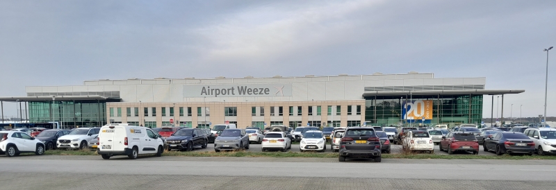 parkeerplaats-p1-dicht-bij-de-terminal-van-weeze-airport