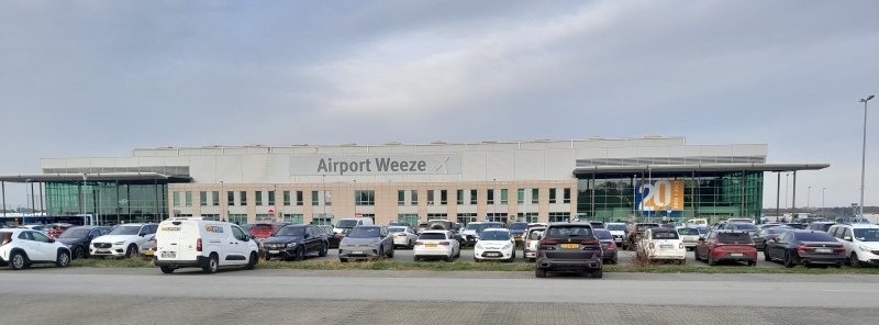 parkeerplaats-p1-dicht-bij-de-terminal-van-weeze-airport