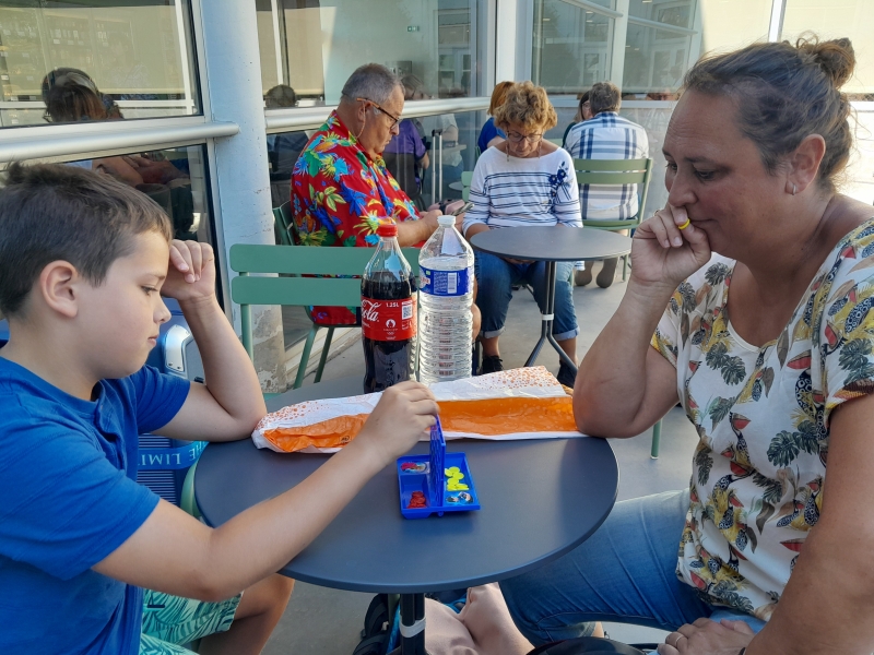 speelgoed-voor-in-het-vliegtuig-vier-op-een-rij-spel speelgoed-voor-in-het-vliegtuig-vier-op-een-rij-spel