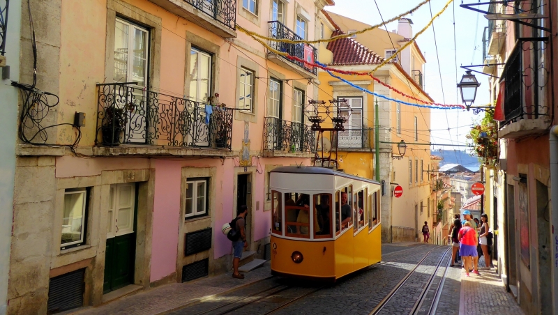 stedentrip-lissabon-of-porto-lissabon-tram