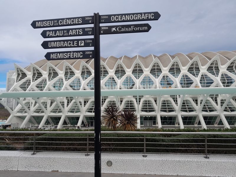 stedentrip-valencia-ciutat-de-les-arts-i-les-cincies-bewegwijzering stedentrip-valencia-ciutat-de-les-arts-i-les-cincies-bewegwijzering