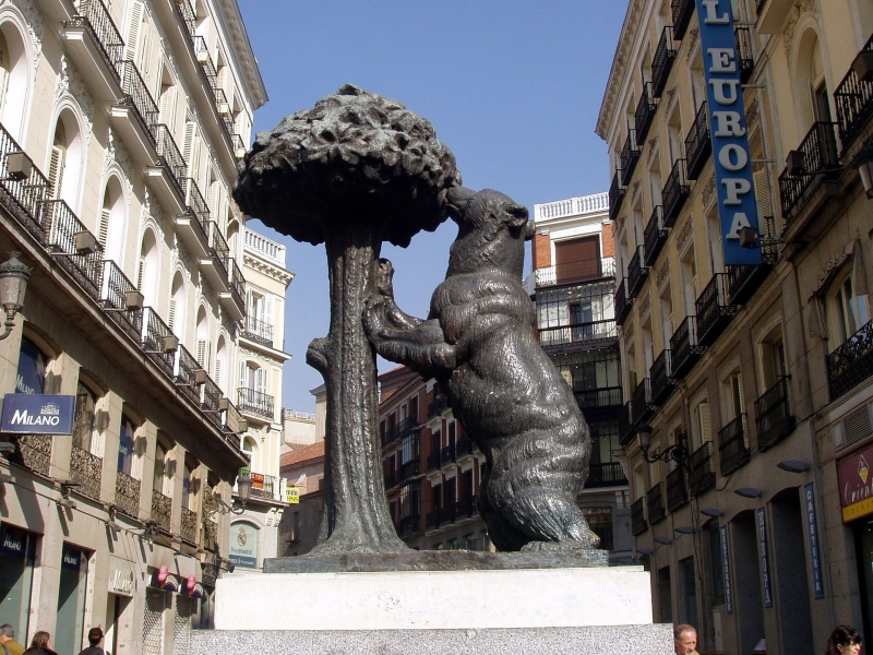 verschillen-stedentrip-barcelona-of-madrid-el-oso-y-el-madro