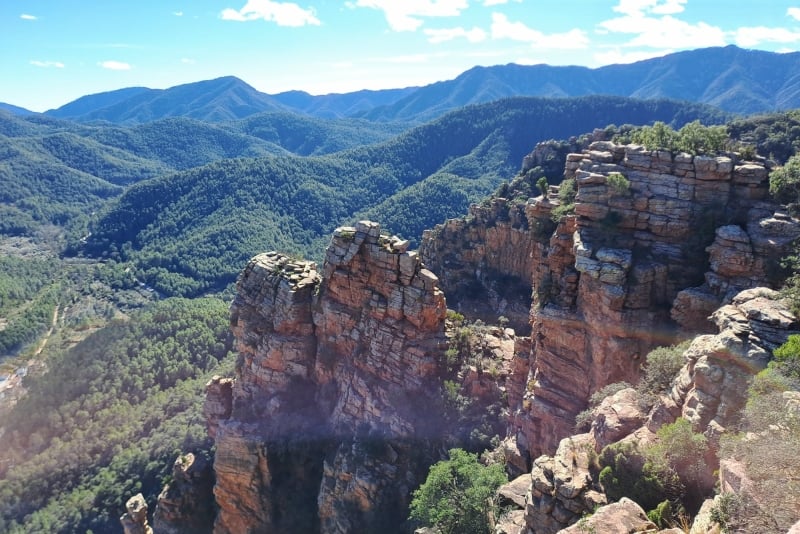 wandelvakantie-voor-beginners-castellon-uitzicht-rotsen