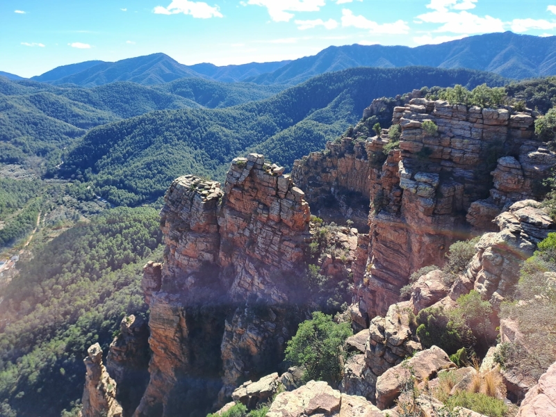 wandelvakantie-voor-beginners-castellon-uitzicht-rotsen