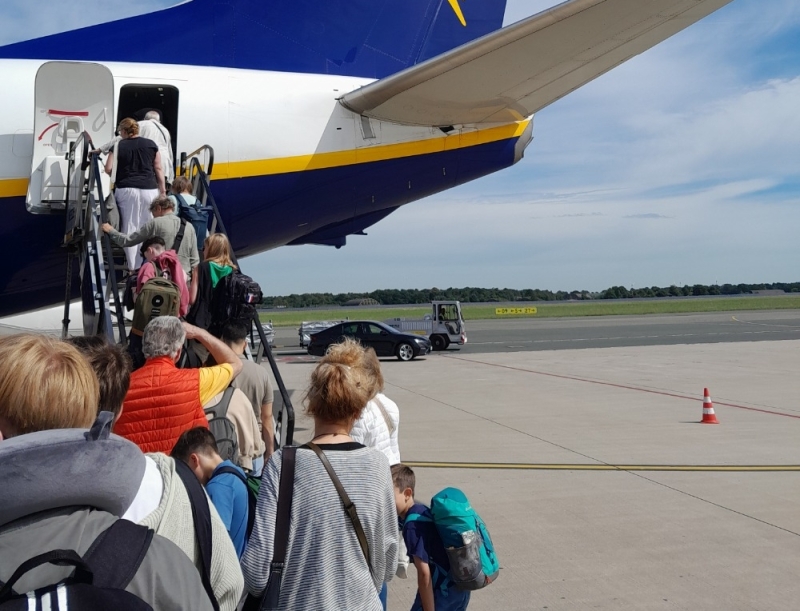 welke-kleding-in-vliegtuig-instapen-ryanair-1 welke-kleding-in-vliegtuig-instapen-ryanair-1