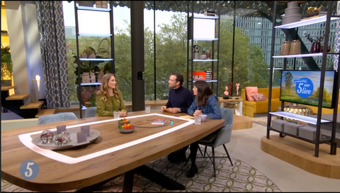 Aan tafel 5 uur live