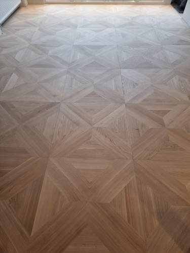 Afgelakt in de skylt woodlook lak