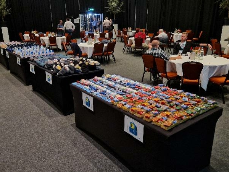 Give Backpack rugzak materiaal stations