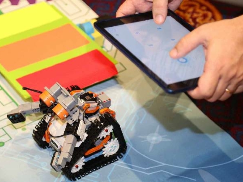 Leuke technische activiteit waarbij deelnemers robots bouwen