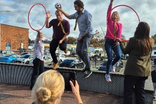 Give Backpack teambuilding