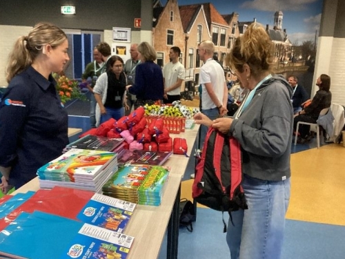 Teambuilding give backpack