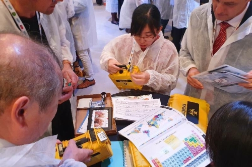 Team bezig met het onderzoeken van het virus