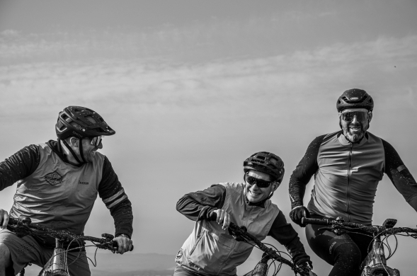 Team van Monsieur Vélo tijdens een e-MTB teamervaring aan de Côte d’Opale, georganiseerd door YALPAK