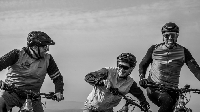 Team van Monsieur Vélo tijdens een e-MTB teamervaring aan de Côte d’Opale, georganiseerd door YALPAK