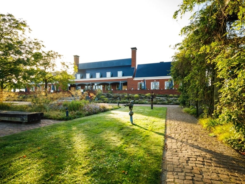 Yoga en muziek retreat dag in het luxe Hof van Saksen hoofdgebouw