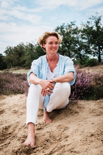 Mariska in de natuur yoga
