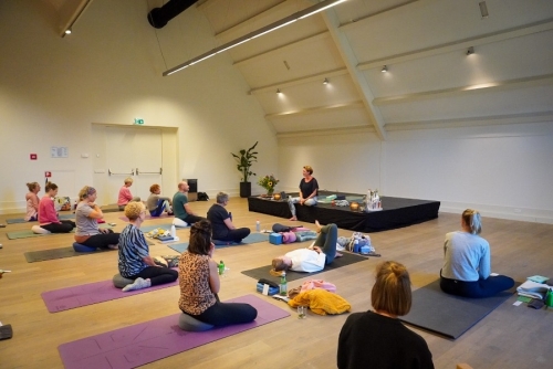 Yoga en live muziek van The Wanderer
