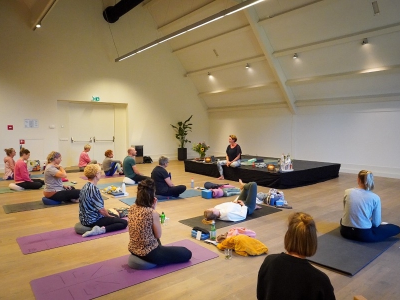 Yoga en live muziek van The Wanderer