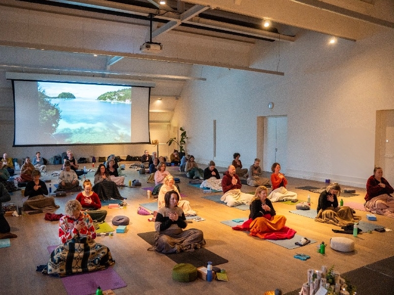 Afsluiting yoga en muziek retreat dag in kleermakerszit Kleermakerszit, hart mudra