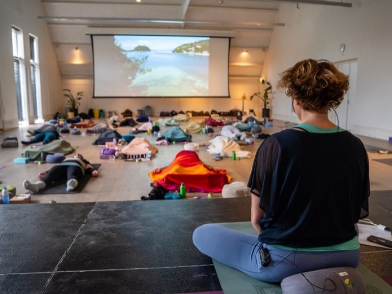 Yoga retreat dag met live muziek van Krystl en The Wanderer Yoga en muziek retreat dag met Krystl en The Wanderer