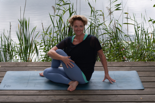 Yoga in de natuur verbinding met jezelf