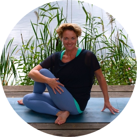 Vinyasa yoga lessen, yoga retreats door Mariska Leegte
