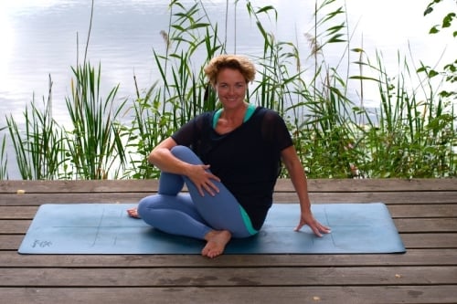 Vinyasa yoga in de natuur retreat