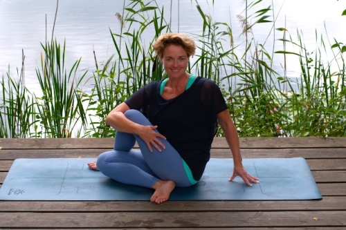 Vinyasa yoga in de natuur retreat