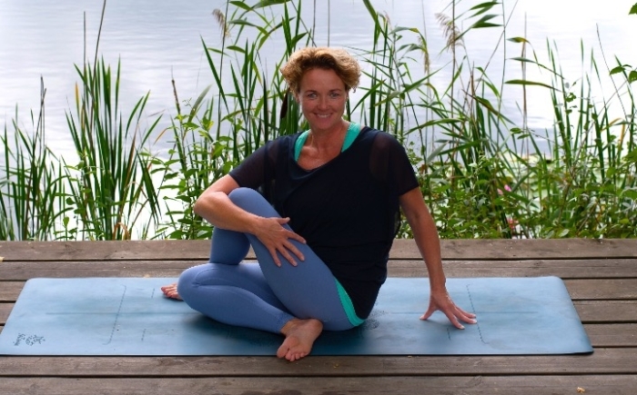 Vinyasa yoga in de natuur retreat