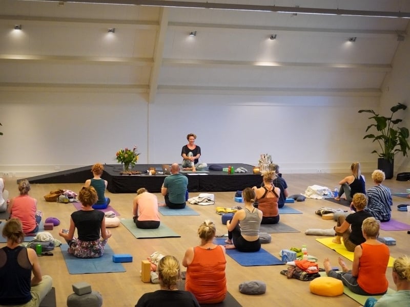 Vinyasa yoga retreat dag op Hof van Saksen