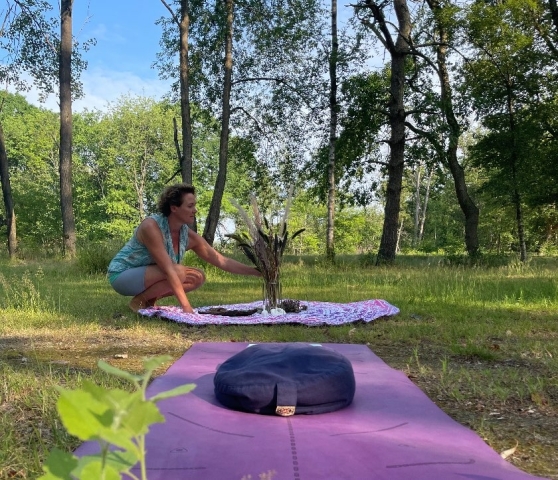 Yoga in de natuur zomer retreat dag