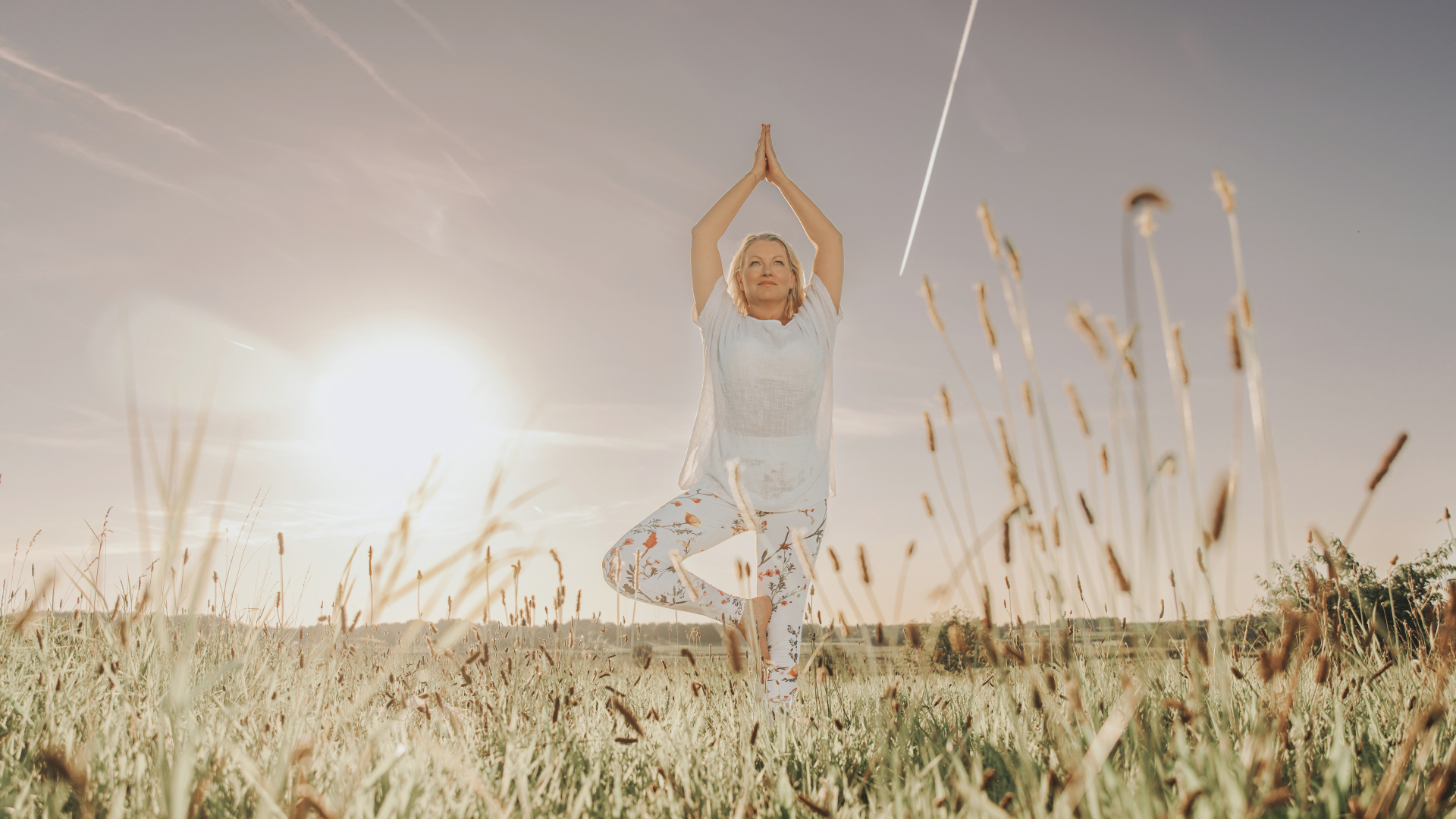 Boomhouding yoga in veld