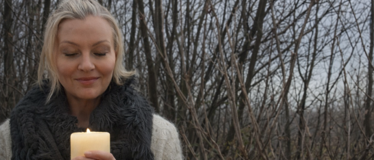 imbolc sigrid met kaars