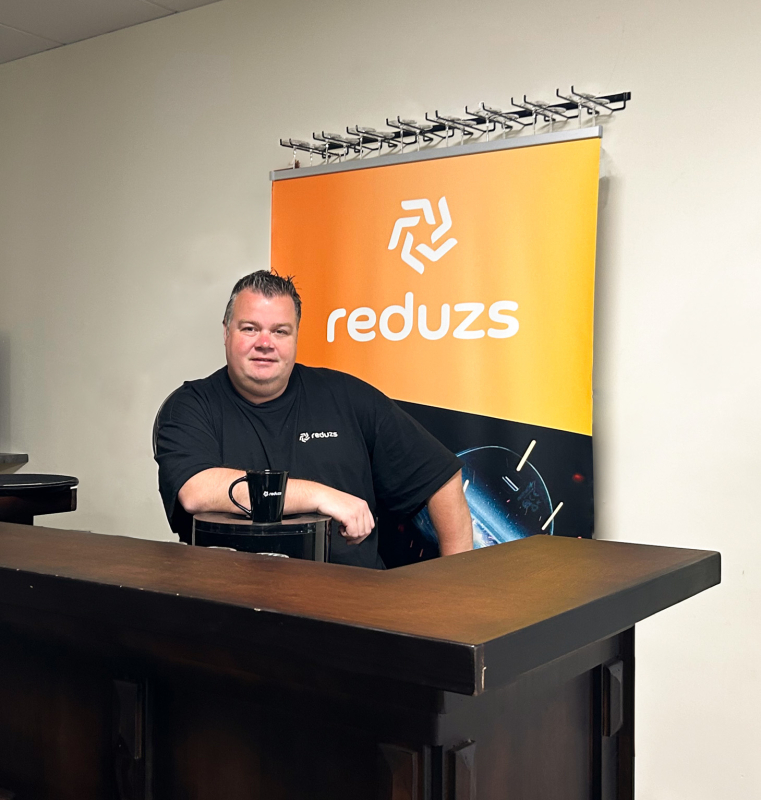 Owner of Reduzs at his desk
