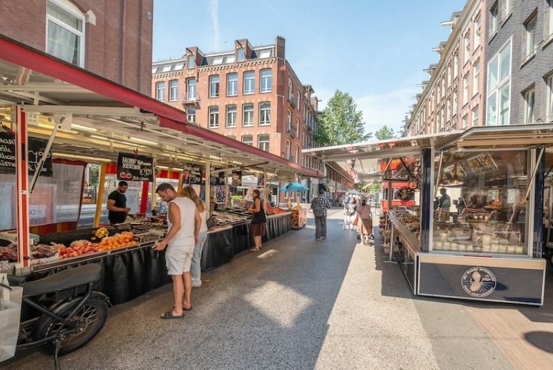 Market on Ten Kate street