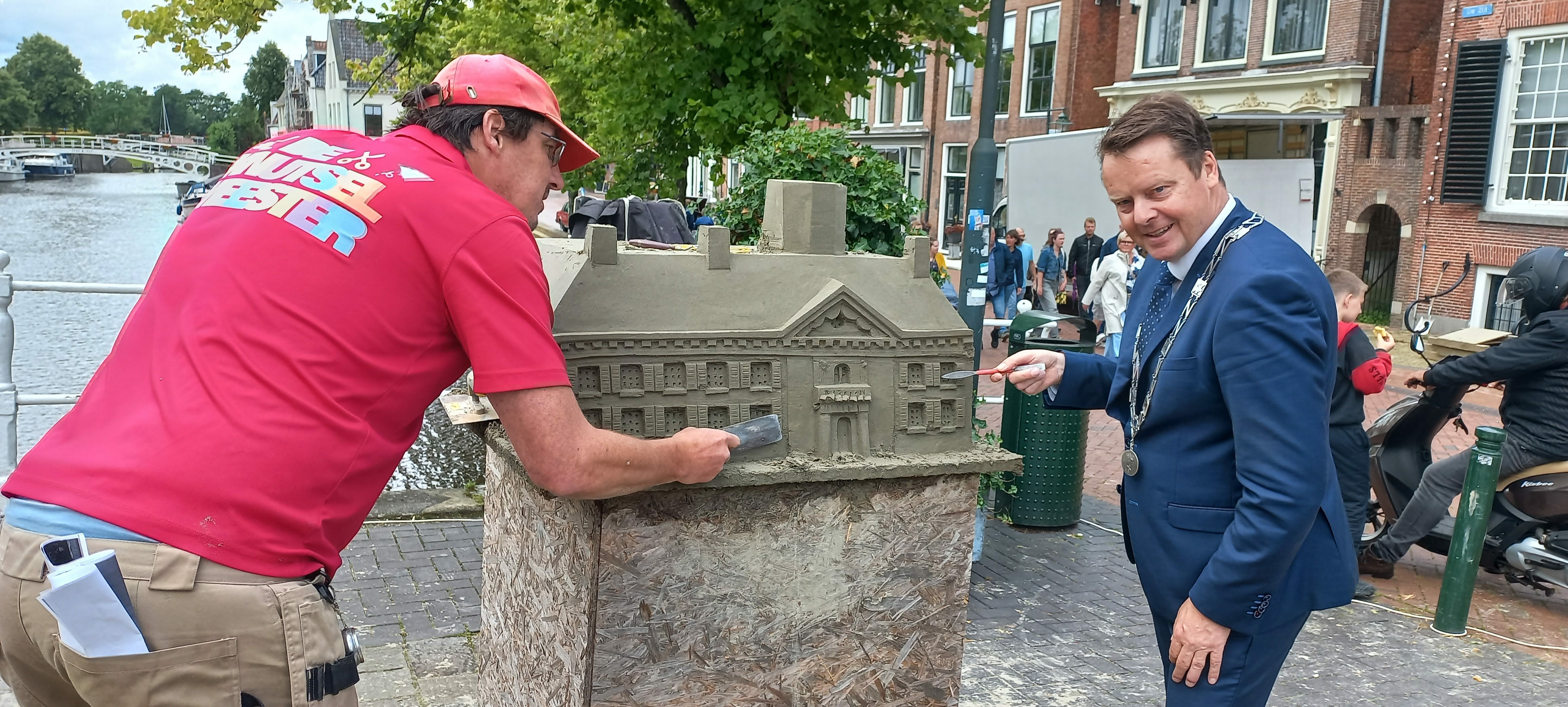 Stadhuis van Drachten Nagebouwd van sculptuur zand