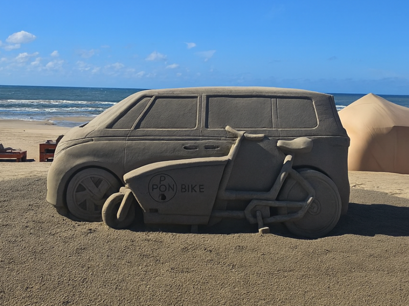 VW ID Buzz zandsculptuur VW ID Buzz zandsculptuur