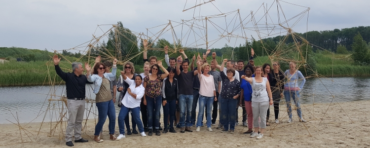 Zandsculpturen & Bamboe bouwen met VSO De Rede in Kraggenburg