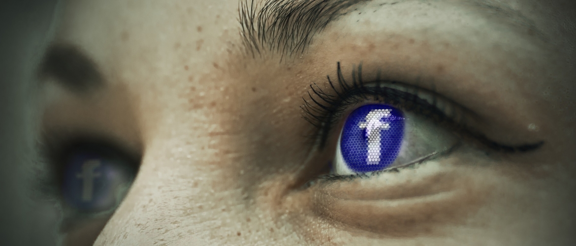 onzekerheid-door-social-media-facebook-oog onzekerheid-door-social-media-facebook-oog